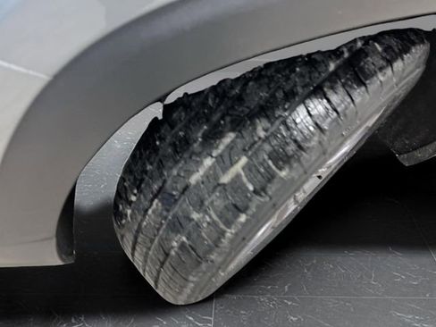 Used 2023 GMC Terrain SLT image 34