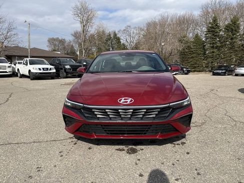 Used 2024 Hyundai Elantra SEL image 11