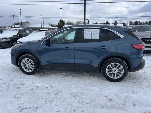 Used 2020 Ford Escape SE image 2