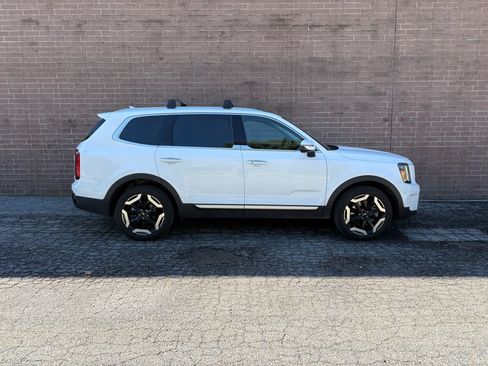 Used 2025 Kia Telluride S AWD/4WD image 6