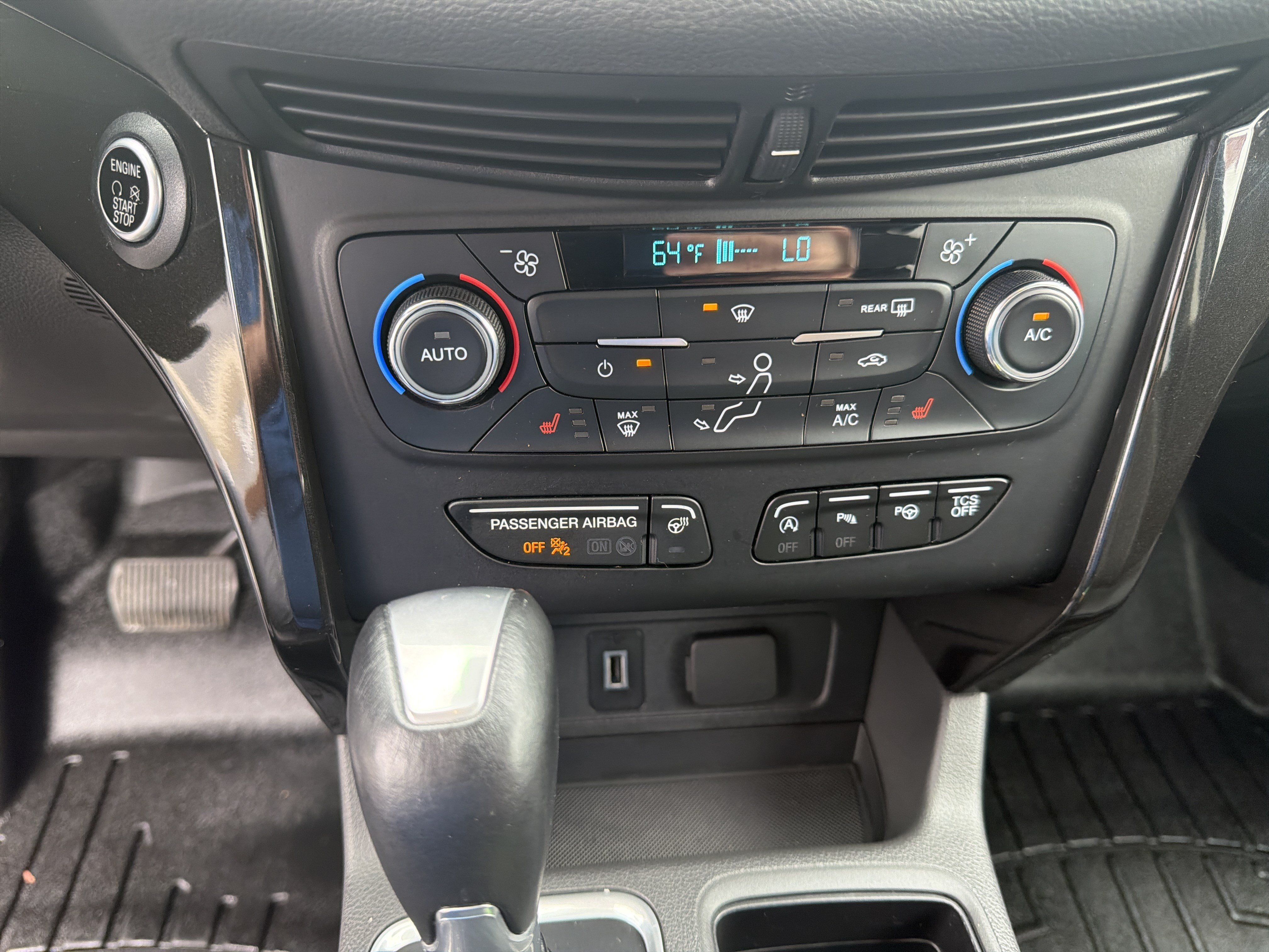Used 2017 Ford Escape Titanium w/ Canadian Touring Package AWD/4WD image 35