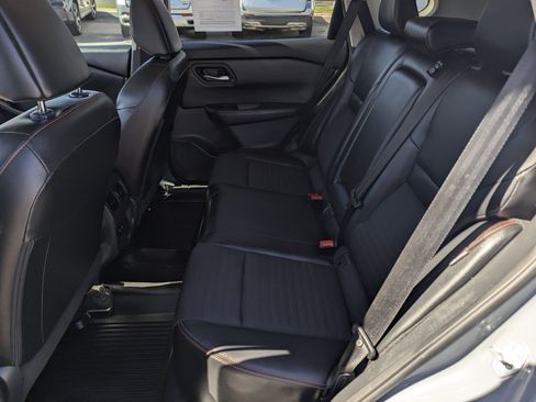 Used 2025 Nissan Rogue SV AWD/4WD image 8