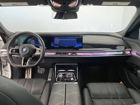 Used 2024 BMW 750e xDrive AWD/4WD image 14