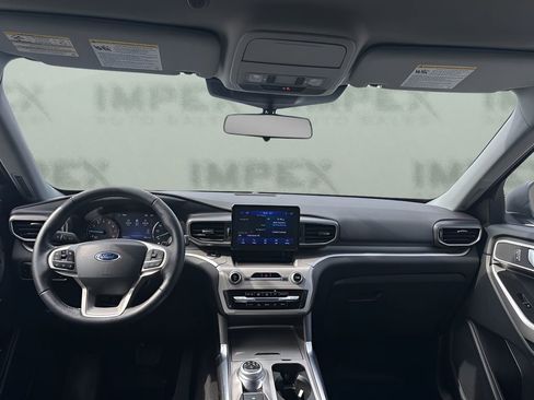 Used 2022 Ford Explorer XLT w/ Equipment Group 202A image 13