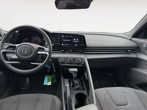 Certified 2023 Hyundai Elantra SE image 10