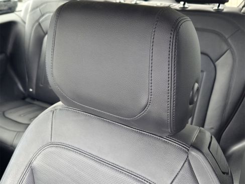 Used 2021 Land Rover Defender 90 First Edition image 21