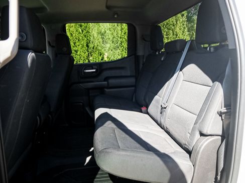 Used 2020 Chevrolet Silverado 1500 Custom w/ Custom Value Package image 8