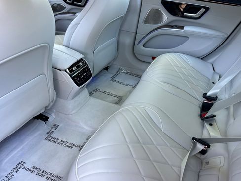 Certified 2022 Mercedes-Benz EQS 580 4MATIC Sedan image 31