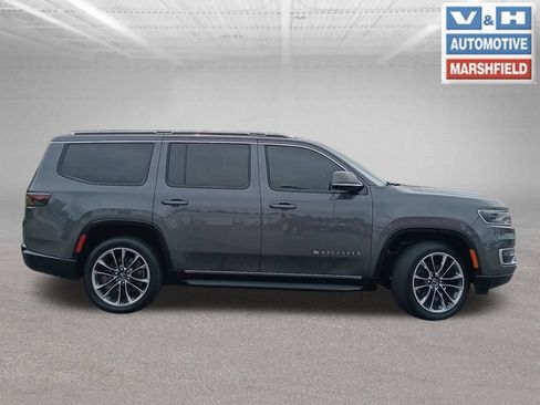 Used 2022 Jeep Wagoneer Series II w/ Premium Group I AWD/4WD image 3