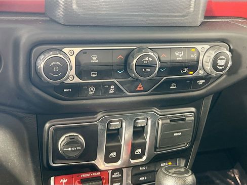 Used 2021 Jeep Wrangler Rubicon AWD/4WD image 15