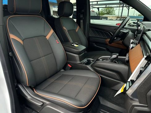 Used 2025 GMC Canyon AT4 AWD/4WD image 16