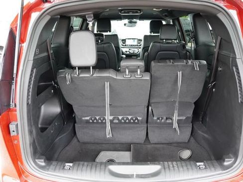Used 2025 Chrysler Pacifica Select AWD/4WD image 23