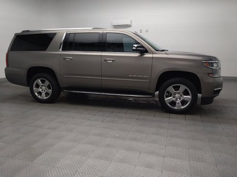 Used 2017 Chevrolet Suburban Premier RWD image 11