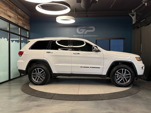 Used 2022 Jeep Grand Cherokee Limited image 2