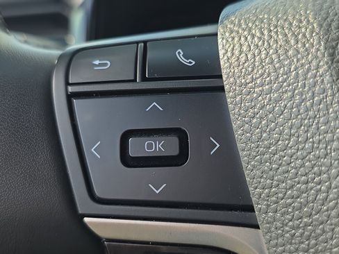 Used 2025 Toyota Camry SE image 30