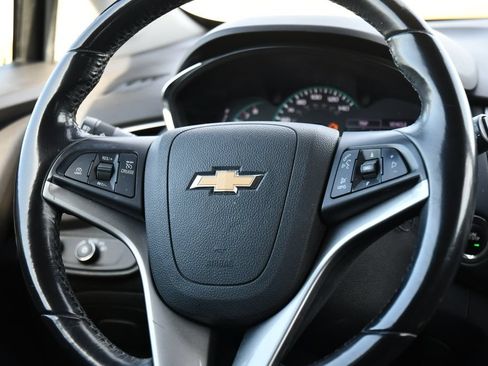 Used 2019 Chevrolet Trax LT w/ LT Convenience Package FWD image 22