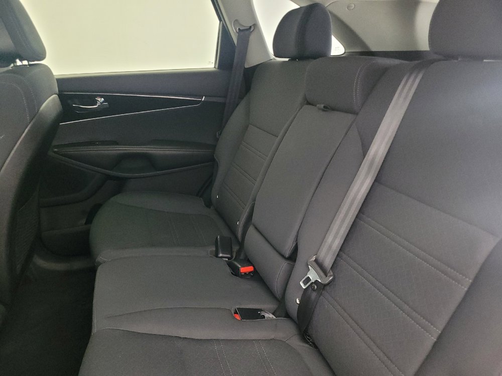 Used 2016 Kia Sorento L FWD image 18