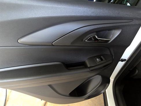 Used 2023 Chevrolet TrailBlazer LT FWD image 18