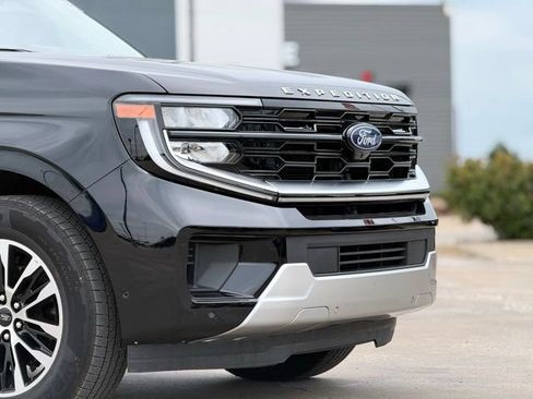 Certified 2025 Ford Expedition Platinum AWD/4WD image 8