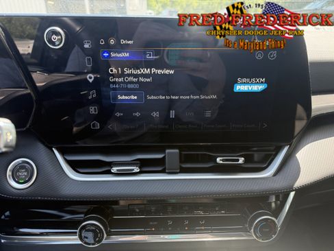 Used 2025 Chevrolet Equinox LT AWD/4WD image 12