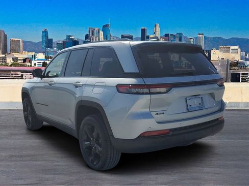 New 2025 Jeep Grand Cherokee Altitude image 5