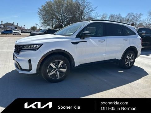 Used 2021 Kia Sorento EX w/ Panoramic Sunroof Package image 1