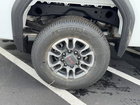 New 2026 GMC Sierra 2500 SLE image 5