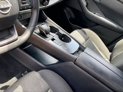 Used 2025 Nissan Rogue SV FWD image 14