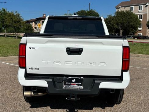 Certified 2025 Toyota Tacoma SR5 AWD/4WD image 6