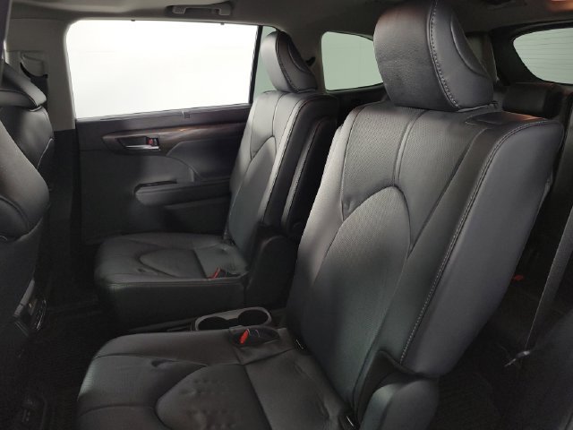 Used 2026 Toyota Highlander Limited AWD/4WD image 18