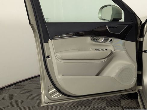 Used 2017 Volvo XC90 T6 Momentum w/ Vision Package AWD/4WD image 54