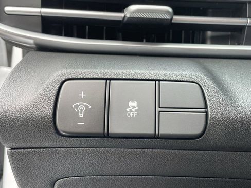 New 2025 Hyundai Elantra Limited image 34