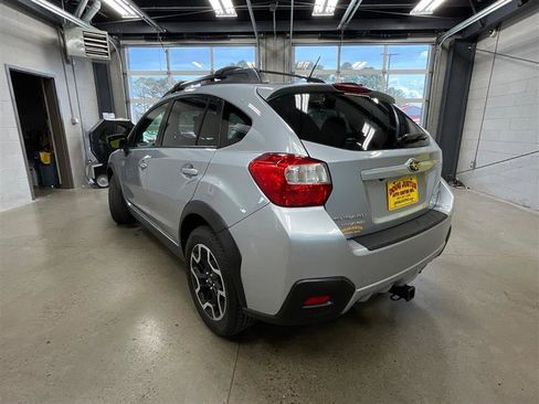 Used 2017 Subaru Crosstrek 2.0i Premium w/ Moonroof Package image 3