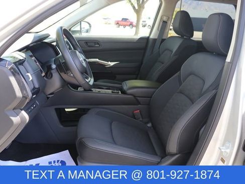 Used 2025 Nissan Pathfinder SV AWD/4WD image 21