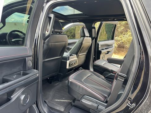 Used 2024 Ford Expedition Limited image 19