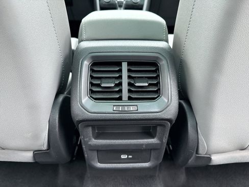 Used 2024 Volkswagen Taos SE image 21