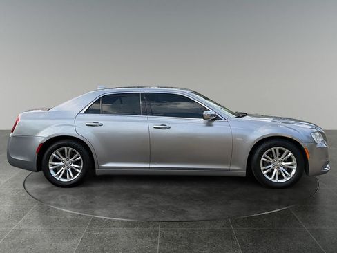 Used 2016 Chrysler 300 C RWD image 10