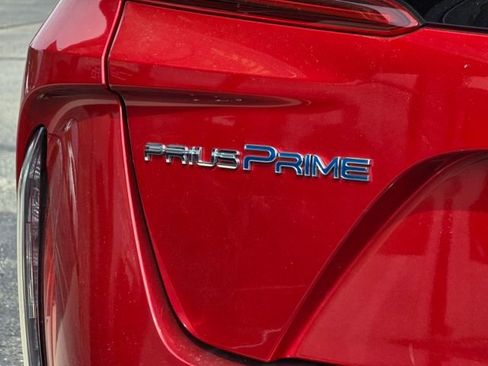 Used 2019 Toyota Prius Prime Premium image 12