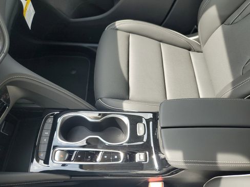 Used 2023 Buick Envision Essence image 22