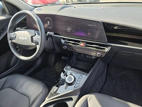 Certified 2024 Kia Niro Wind w/ Wind Preserve Package FWD image 12