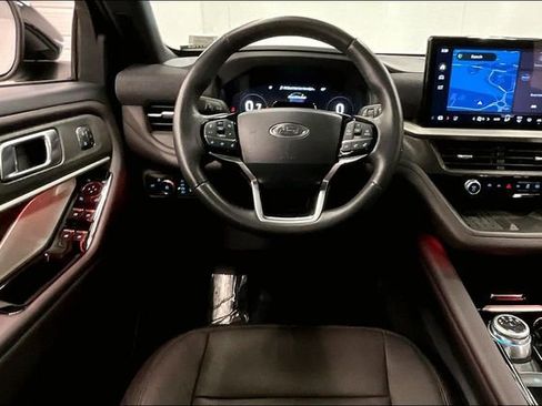 Used 2025 Ford Explorer Platinum w/ LUX Leather Package AWD/4WD image 6