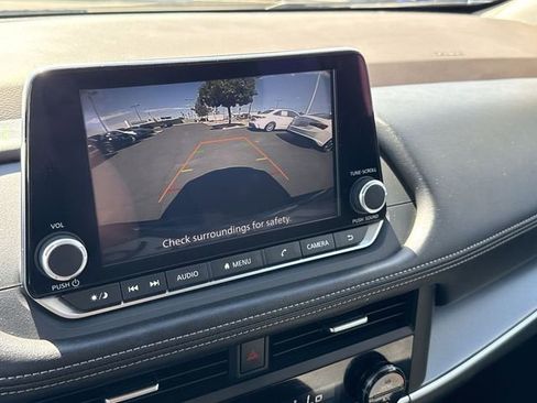 Used 2023 Nissan Rogue SV image 6