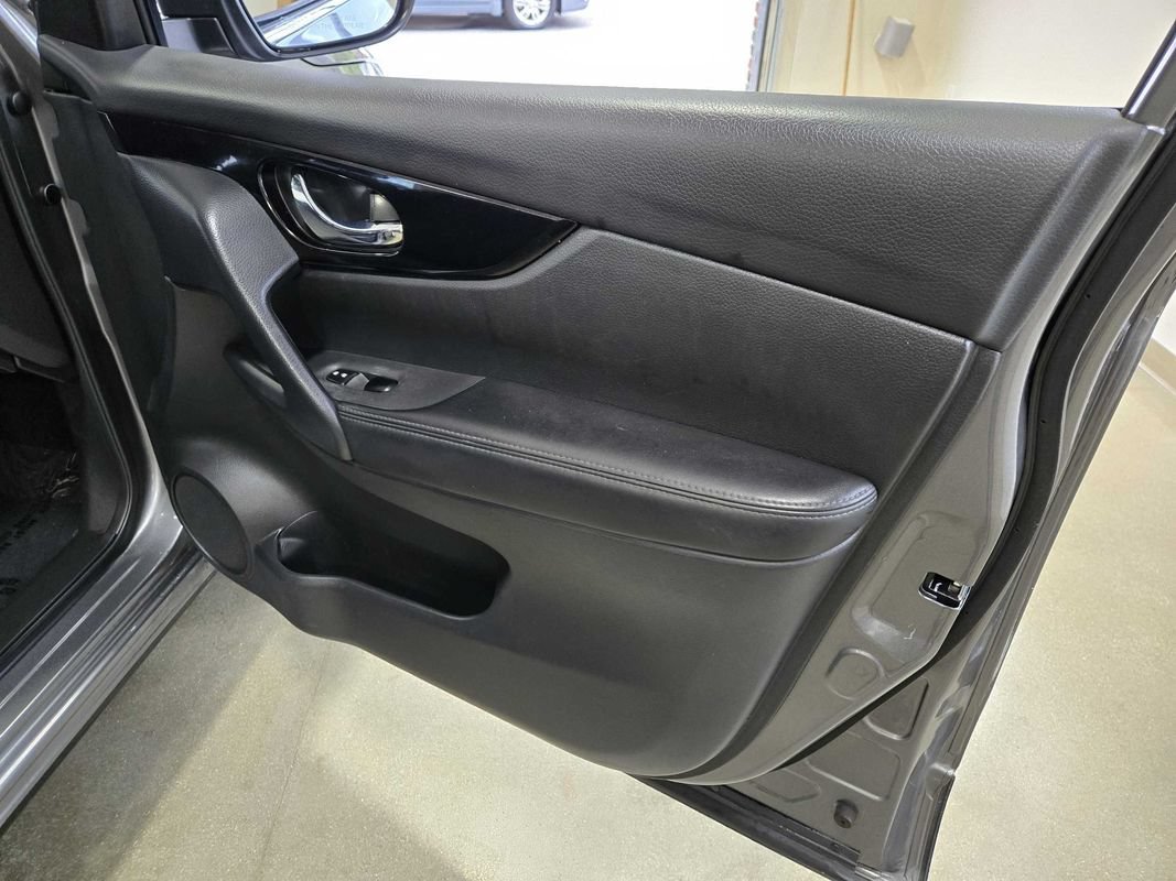 Used 2021 Nissan Rogue Sport SV AWD/4WD image 23