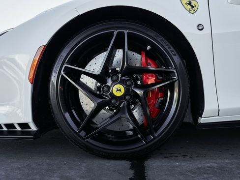 Used 2021 Ferrari F8 Tributo image 3