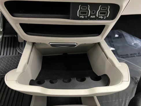 Used 2021 Chrysler Pacifica Touring-L FWD image 62