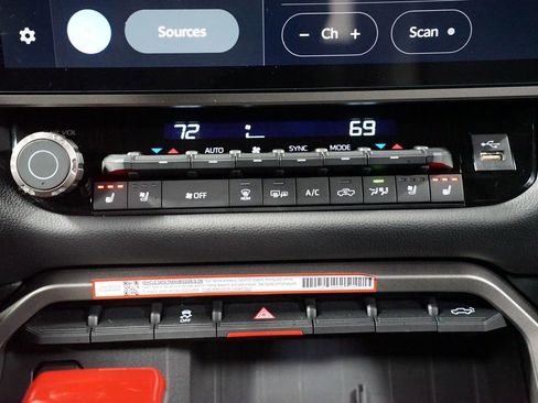 Used 2025 Toyota Tundra Limited image 21