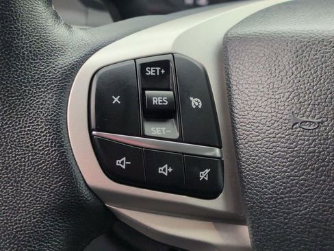Used 2023 Ford Explorer XLT AWD/4WD image 19