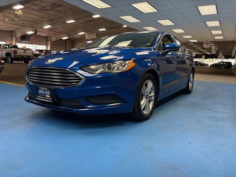 Used 2018 Ford Fusion SE w/ Fusion SE Technology Package image 11