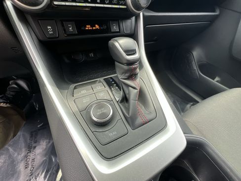 Used 2024 Toyota RAV4 SE w/ Weather & Moonroof Package AWD/4WD image 21