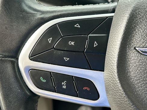 Used 2022 Chrysler Pacifica Limited image 38